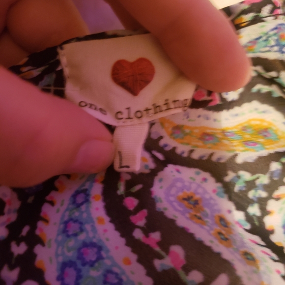 Paisley Sleeveless Blouse - Picture 3 of 3